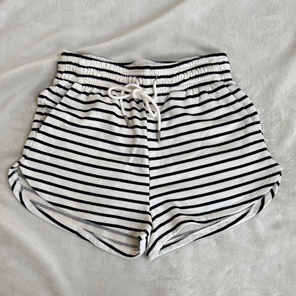 H&M Striped Black and White Women's Shorts-size XS (BNWT)